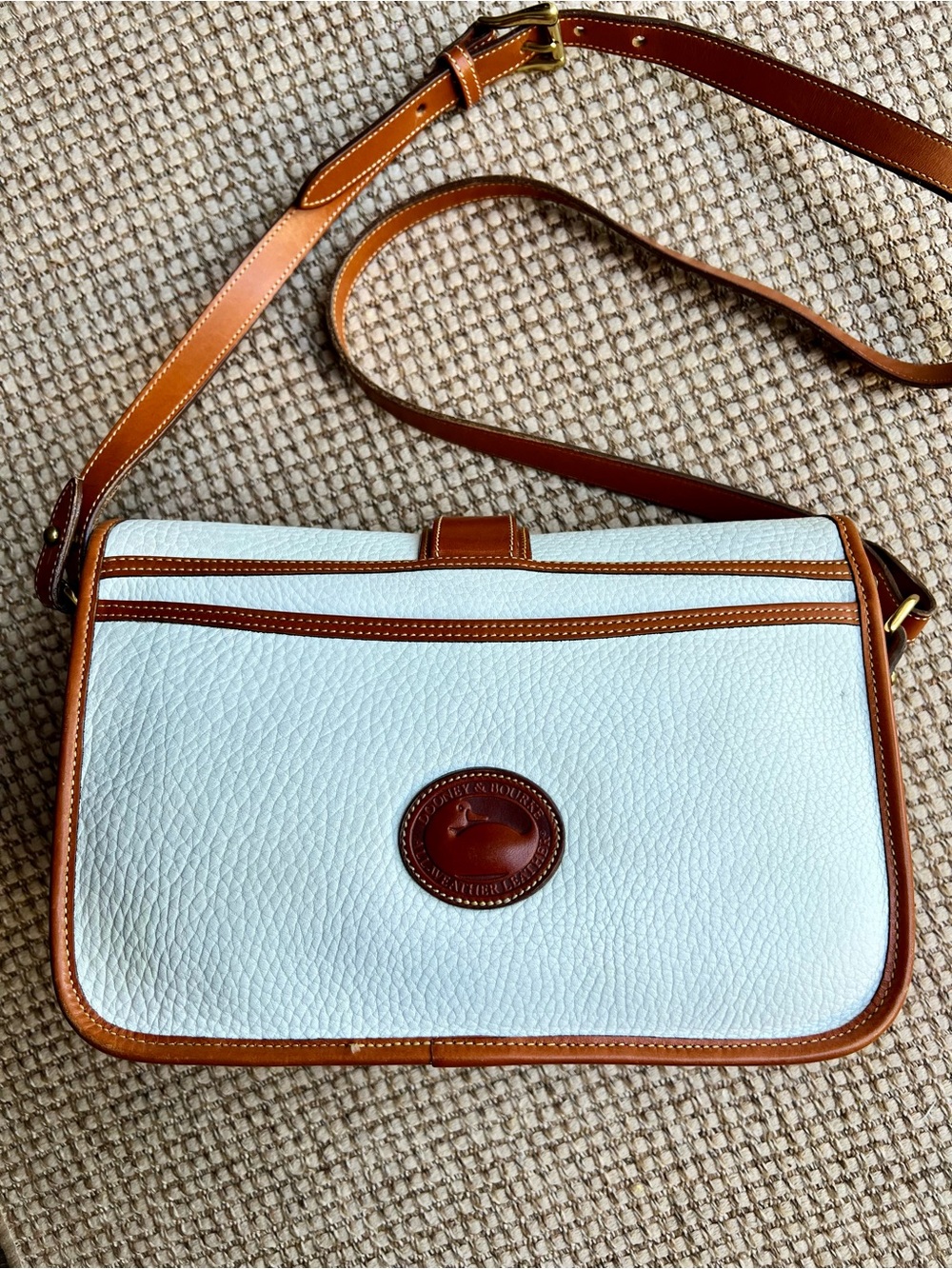 🦆Dooney & Bourke Pebbled Leather Crossbody Bag Cream & Brown Saddle Bag - Picture 2 of 12
